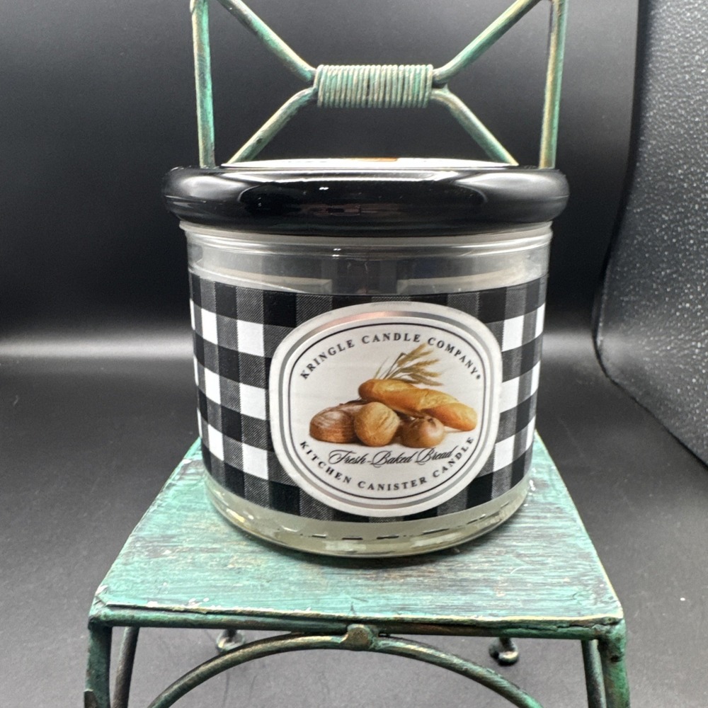 KRINGLE Scented Candle Holiday Medium 2-Wick, Fresh Baked Bread NEW HTF